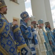 Сонм архиереев возглавил Божественную литургию в день 635-летия со дня явления Тихвинской иконы