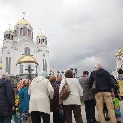 Верующие Серовской епархии приняли участие во встрече великой христианской святыни