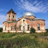 Преосвященный Алексий совершил Литургию в Предпразднство Преображения Господня