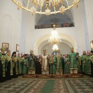 Архиереи Екатеринбургской митрополии совершили малую вечерню и всенощное бдение в Свято-Николаевском Верхотурском монастыре