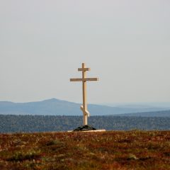 Освящение поклонного Креста на Перевале Дятлова (Молебный Камень)
