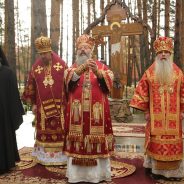 Архипастыри митрополии совершили праздничную литургию в монастыре Новомучеников и исповедников Церкви Русской в Алапаевске