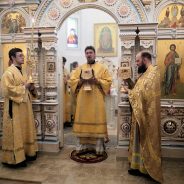 Преосвященный Алексий совершил Литургию в храме во имя Архангела Михаила