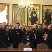 Митрополит Волоколамский Иларион вручил удостоверение о повышении квалификации руководителю Молодежного отдела Серовской епархии