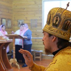 Преосвященный Алексий совершил Литургию в храме во имя Новомучеников и Исповедников Церкви Русской