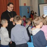 Молодёжный отдел и студенты Северного Педагогического колледжа поздравили детишек с Рождеством Христовым