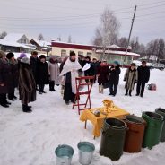 Возле строящегося храма в Воронцовке прошел чин освящения воды