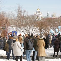 Молебен Торжества православия у Театра драмы в Екатеринбурге собрал более 8 000 человек