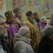 Сонм архиереев совершил Божественную литургию в Свято-Троицком кафедральном соборе
