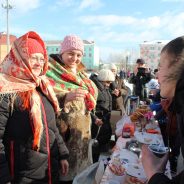 Прихожане Преображенского кафедрального собора приняли участие в общегородских масленичных гуляниях в Серове
