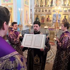 Епископ Алексий возглавил полиелейную утреню в честь иконы Божией Матери, именуемой «Державная»