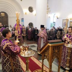 Епископ Алексий совершил Литургию в Спасо-Преображенском кафедральном соборе