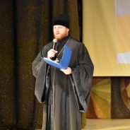 Настоятель храма посёлка Сосьва поздравил работников культуры с профессиональным праздником