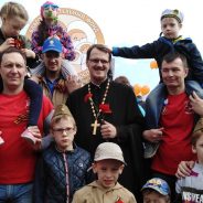 Активисты молодёжного отдела Серовской епархии приняли участие в торжественном шествии в честь Дня Победы