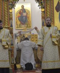 Епископ Алексий возглавил Литургию в Спасо-Преображенском соборе