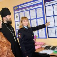 Священник Североуральского Храма вместе с общественниками посетили паспортно -визовую службу