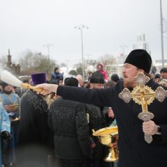 Восемь тысяч человек приняло участие в общегородском крестном ходе в праздник Казанской иконы Божией Матери — День народного единства