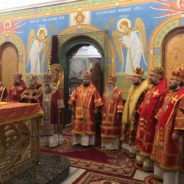 Сонм архиереев совершил праздничную литургию в День святой Екатерины в Свято-Троицком кафедральном соборе