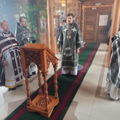 Епископ Алексий совершил богослужение в Никольском храме посёлка Рудничный