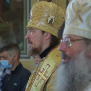 В праздник святых апостолов Петра и Павла митрополит Кирилл, епископ Алексий и епископ Леонид совершили Божественную литургию в Черноисточинске