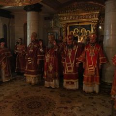 Преосвященные архипастыри совершили Божественную литургию в Храме на Крови