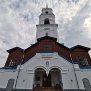 Епископ Алексий совершил Божественную литургию в Петропавловском храме Североуральска