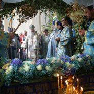 Митрополит Кирилл совершил Божественную литургию в Успенском соборе на ВИЗе