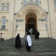 Митрополит Кирилл и епископ Алексий совершили Божественную литургию в Свято-Николаевском мужском монастыре