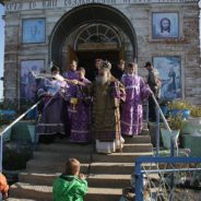 В праздник Воздвижения Креста Господня митрополит Кирилл совершил Божественную литургию в Крестовоздвиженском храме города Нижние Серги