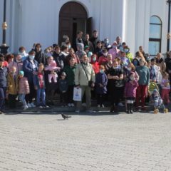 «Они делают большое дело». Серовская епархия вручила многодетным и нуждающимся семьям школьные наборы