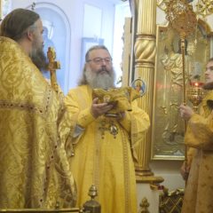 Митрополит Кирилл совершил Божественную литургию в Иоанно-Предтеченском кафедральном соборе