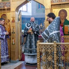 В Великий Четверг епископ Феодосий совершил Божественную литургию в соборе Максима Исповедника
