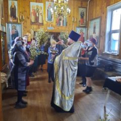 25 апреля в храме святителя Николая Чудотворца посёлка Сосьва прошло праздничное Богослужение
