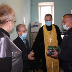 Священник Петропавловского Храма с общественниками посетили учреждения полиции города Североуральск