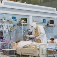 Корреспонденты «журнала Московской патриархии» провели смену со священником Георгием Фирсовым, окормляющим больных коронавирусом в «Красной зоне»