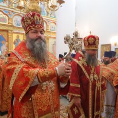 Митрополит Евгений и епископ Феодосий совершили Божественную литургию в Преображенском соборе города Серова