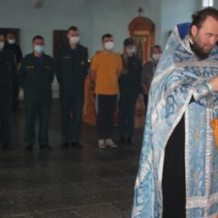 Североуральские пожарные и спасатели приняли участие в благодарственном молебне