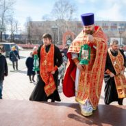 Благодатный огонь доставили в Краснотурьинск