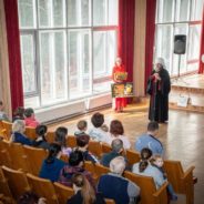 Священнослужители совершают богослужения и пасхальные молебны в ПВР. Информационная сводка о помощи беженцам (от 27 апреля 2022 года)