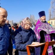 14 апреля на площади перед зданием заводоуправления по благословению Преосвященнейшего Феодосия, Епископа Нижнетагильского и Невьянского состоялся молебен. В скором времени здесь начнется строительство часовни в честь Преподобного Сергия Радонежского (г. Нижняя Тура)