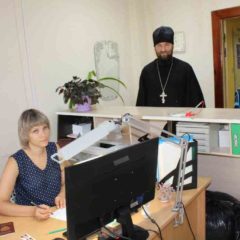 Североуральский священник с общественниками посетили подразделения полиции при местном ОВД