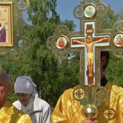 Православные христиане отмечают Преображение Господне. В Серове прошел крестный ход