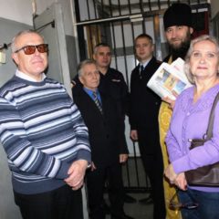 Североуральский священник с общественниками посетили изолятор временного содержания заключенных