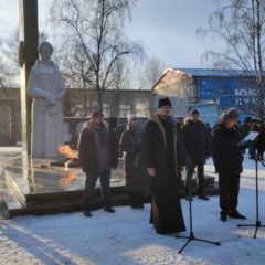 Благочинный Серовского церковного округа священник Симеон Шестаков принял участие в митинге, посвящённом Дню Героев Отечества