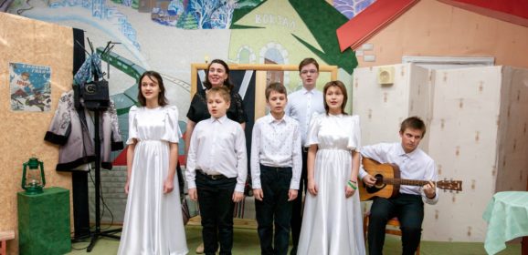 Рождественский праздник в воскресной школе Краснотурьинска