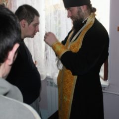 Североуральский священник посетил болящих