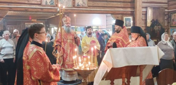 25 ноября, накануне памяти святителя Иоанна Златоустого, епископ Феодосий совершил всенощное бдение в храме Воскресения Христова г. Новая Ляля