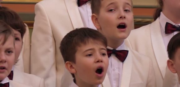 Капелла мальчиков и юношей подарили концерт духовных песнопений (г. Серов)