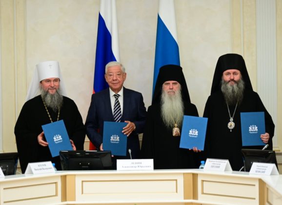 Подписано Соглашение о сотрудничестве между региональной Общественной палатой  и епархиями Екатеринбургской митрополии