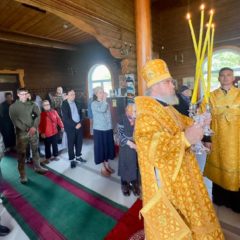 Епископ Феогност совершил Божественную Литургию в храме во имя святителя Николая Чудотворца пос. Рудничный